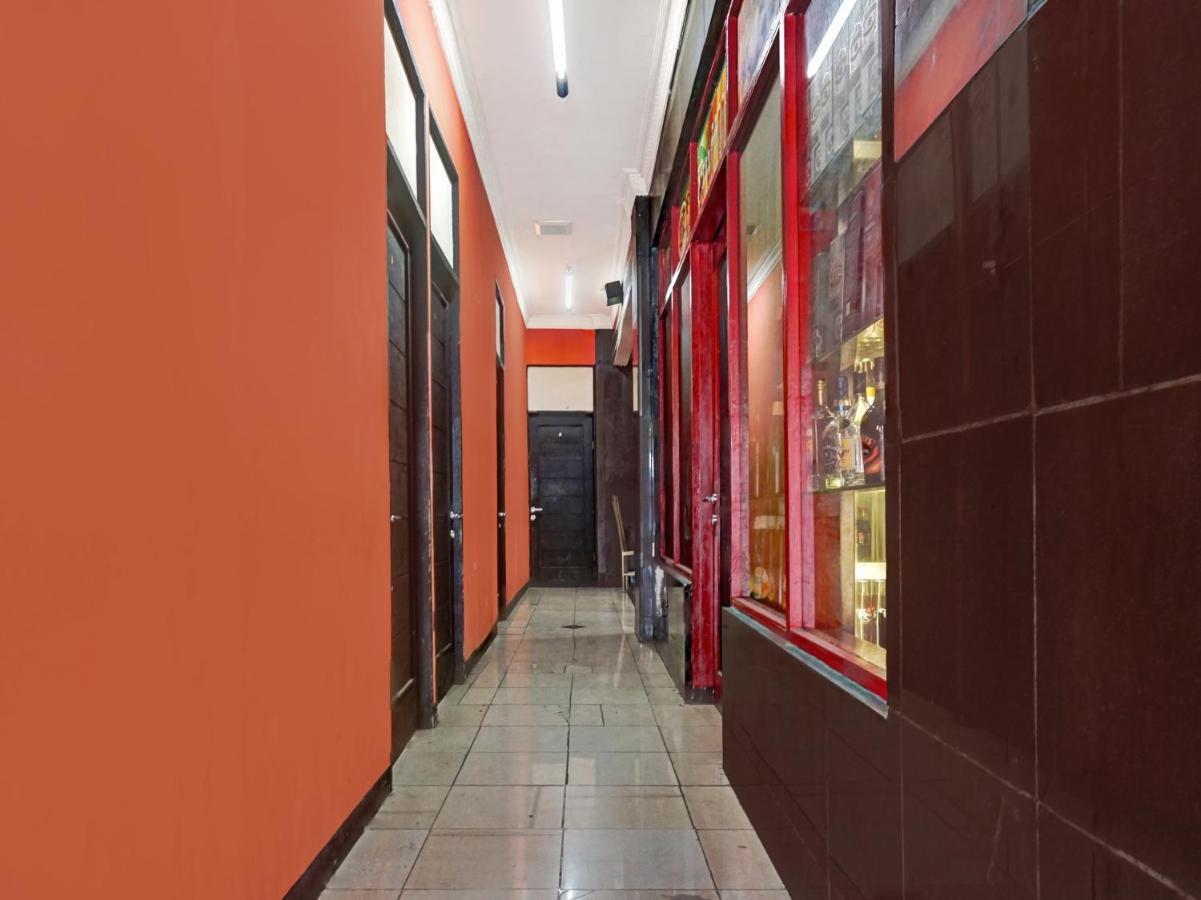 Oyo 90702 Wisma Tobana Kebayoran Mencil Extérieur photo