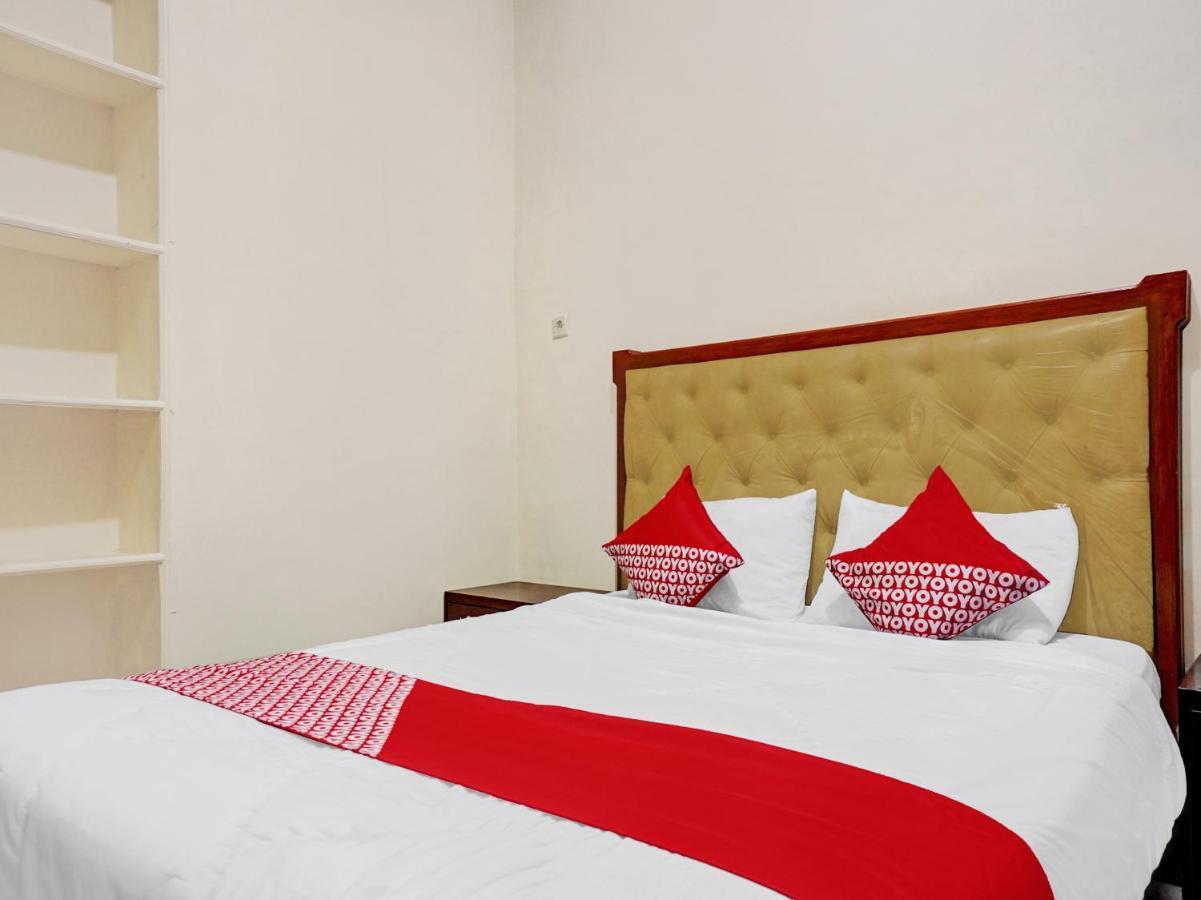 Oyo 90702 Wisma Tobana Kebayoran Mencil Extérieur photo