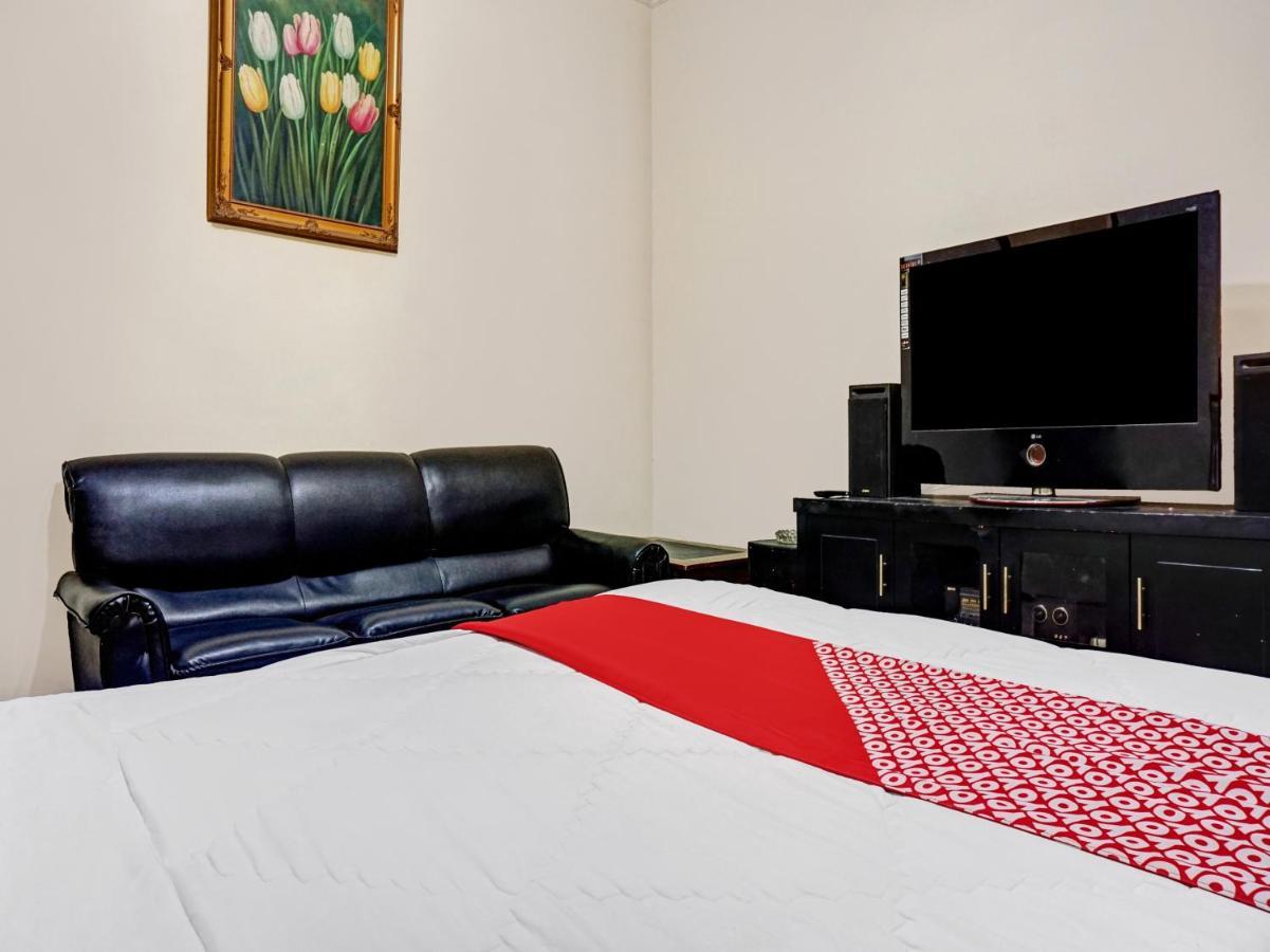 Oyo 90702 Wisma Tobana Kebayoran Mencil Extérieur photo
