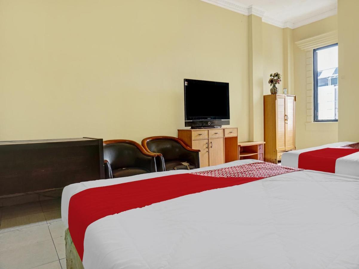 Oyo 90702 Wisma Tobana Kebayoran Mencil Extérieur photo